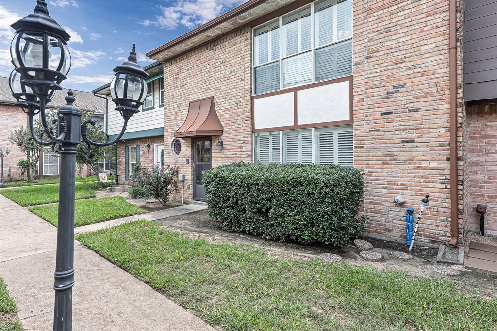 14668 Perthshire Rd in Houston, TX - Building Photo