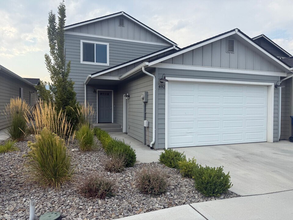 492 S Kansas Loop in East Wenatchee, WA - Building Photo