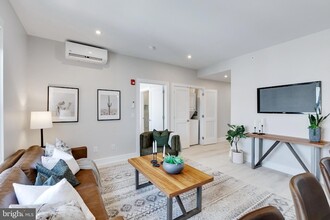 1533 Ridge Ave, Unit 203 in Philadelphia, PA - Building Photo - Building Photo