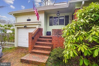 5215 Brookeway Dr in Bethesda, MD - Building Photo - Building Photo