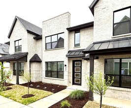 32 Raven Wy in Farmers Branch, TX - Building Photo - Building Photo