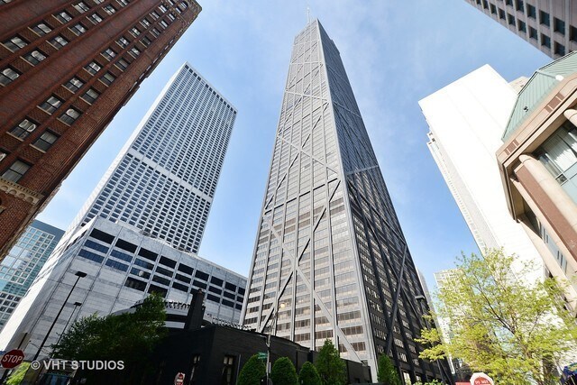 175 E Delaware Plz, Unit 4915 in Chicago, IL - Building Photo
