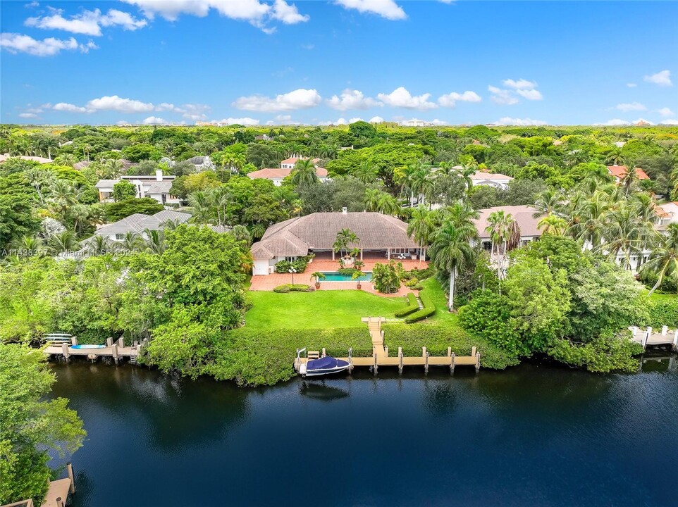 7805 Los Pinos Cir in Coral Gables, FL - Foto de edificio