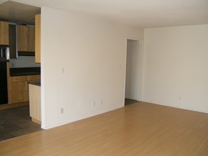 1235 Brockton Ave in Los Angeles, CA - Building Photo - Interior Photo