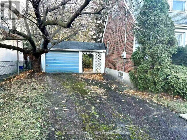 7 Devondale Ave in Toronto, ON - Building Photo - Building Photo