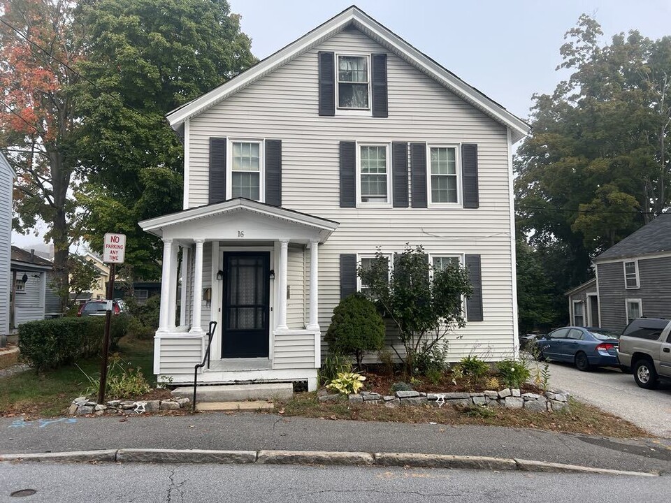 16 Chapel St, Unit B in Concord, NH - Building Photo