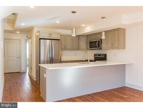 1513 Brown St-Unit -3 in Philadelphia, PA - Building Photo - Building Photo