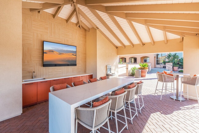 Vista Real Apartment Homes in Mission Viejo, CA - Foto de edificio - Building Photo