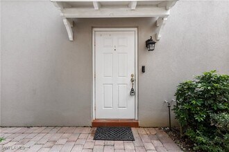 5782 Cove Cir in Naples, FL - Building Photo - Building Photo