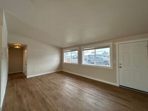 3201 SW Quartz Ave in Redmond, OR - Building Photo - Building Photo