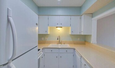 1201 Hi Stirrup, Unit 401 in Horseshoe Bay, TX - Building Photo - Building Photo