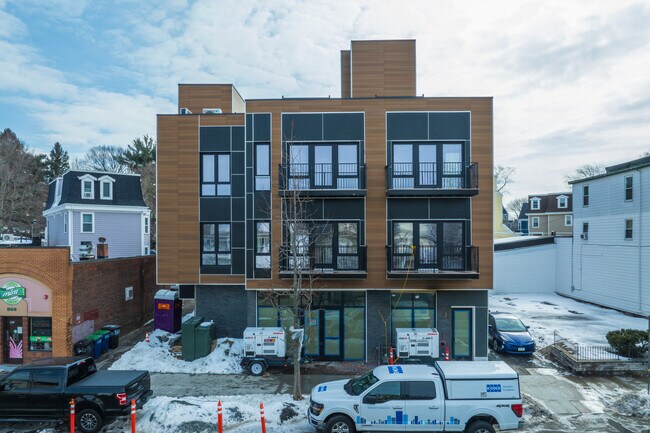 872 Broadway in Somerville, MA - Foto de edificio - Building Photo