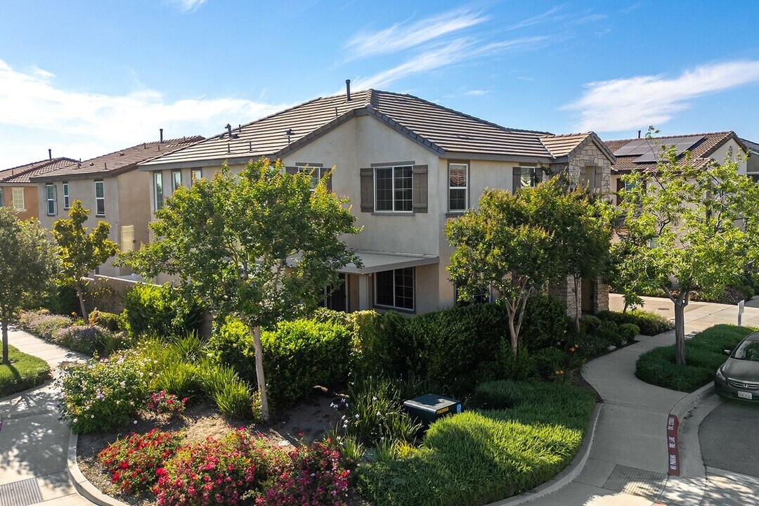 2890 S Via Belamaria in Ontario, CA - Building Photo