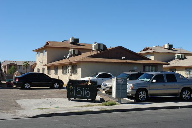 1520 Henry Dr in Las Vegas, NV - Foto de edificio - Building Photo