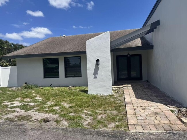 1600 SW 72nd Ave in Plantation, FL - Building Photo - Building Photo