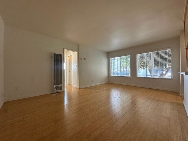 17 Thornton Ave in Los Angeles, CA - Foto de edificio - Building Photo