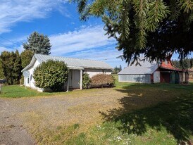12995 NE Carl Rd in Woodburn, OR - Building Photo