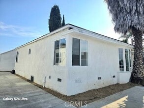 1350 E 94th St in Los Angeles, CA - Building Photo - Building Photo