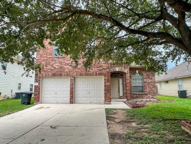 340 Meadow Park in New Braunfels, TX - Building Photo - Building Photo