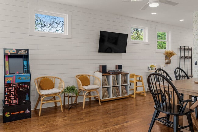 559 Veritas St in Nashville, TN - Foto de edificio - Building Photo