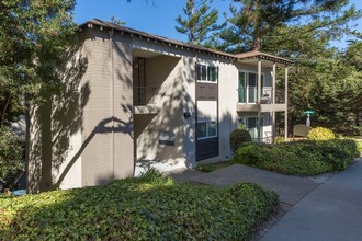 Courtland Apartments in San Bruno, CA - Building Photo - Building Photo