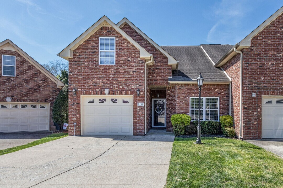 2208 Stanford Ct in Murfreesboro, TN - Foto de edificio