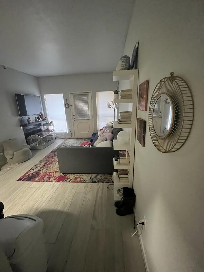 property at 806 W 24th St
