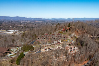 4 Chimney Crest Dr in Asheville, NC - Building Photo - Building Photo