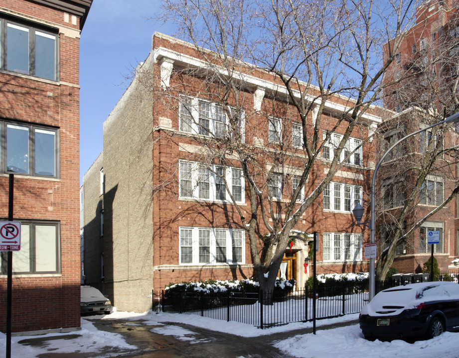 746 W Bittersweet Pl in Chicago, IL - Foto de edificio