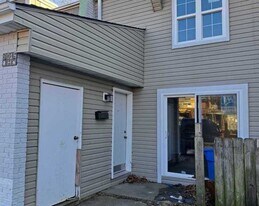 2015 Berkshire Cir in Carpentersville, IL - Building Photo