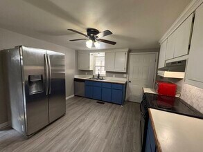 721 Litchfield Ln in Bonneau, SC - Building Photo - Building Photo