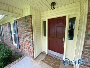 826 Crestview Dr in Madison, AL - Foto de edificio - Building Photo