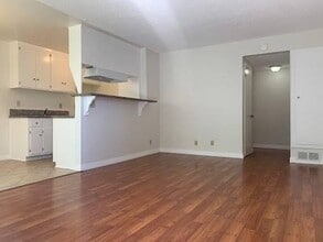 42 N Parkwood Ave in Pasadena, CA - Building Photo - Building Photo