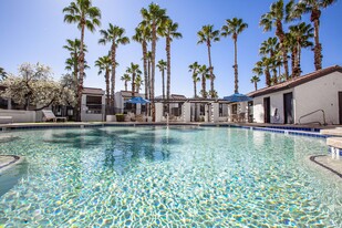 Townhomes on the Park Apartment Homes in Phoenix, AZ - Building Photo