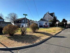 2 Reed Ave in Waterford, CT - Building Photo - Building Photo