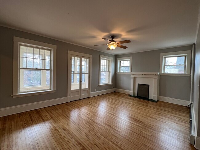 2716 Hennepin Ave in Minneapolis, MN - Building Photo - Building Photo