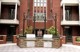 2810 Selwyn Ave, Unit 326 in Charlotte, NC - Building Photo - Building Photo