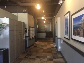 108 5th Ave S, Unit 712 in Seattle, WA - Foto de edificio - Building Photo