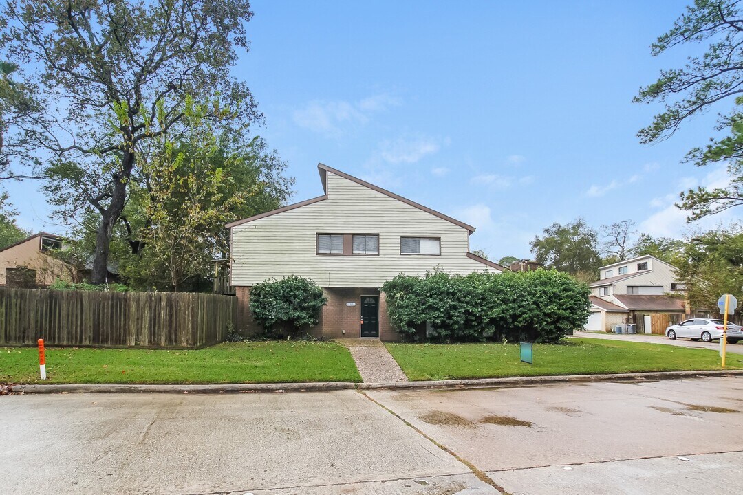 17803 S Cypress Villas Dr in Spring, TX - Building Photo