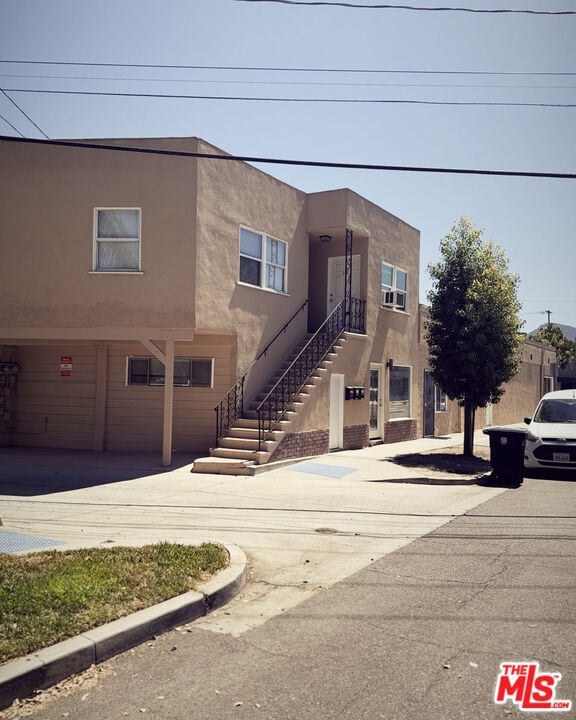property at 112 N Lincoln St