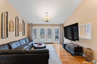 1 Hawthorne Cove in Danbury, CT - Building Photo - Building Photo