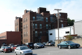 Fifth Avenue Apartments in Omaha, NE - Foto de edificio - Building Photo