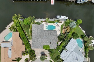 830 NE Boca Bay Colony Dr in Boca Raton, FL - Building Photo - Building Photo