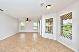 8310 Laurel Lakes Way in Naples, FL - Building Photo - Building Photo