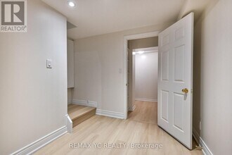 131 Silver Linden Dr in Richmond Hill, ON - Building Photo - Building Photo