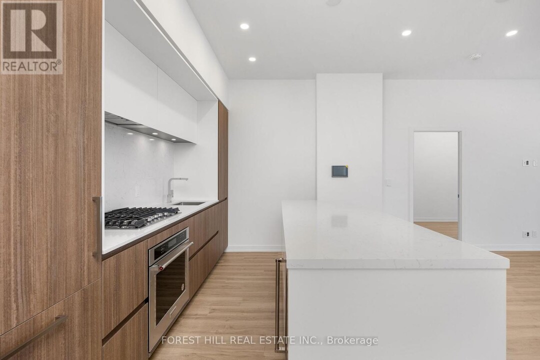 1-701 Hillsdale Ave W in Toronto, ON - Building Photo