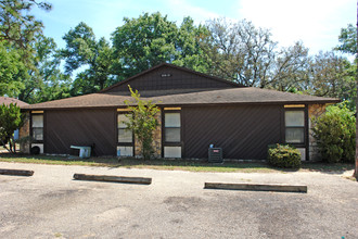 6818 Tiki Ln in Pensacola, FL - Building Photo - Building Photo