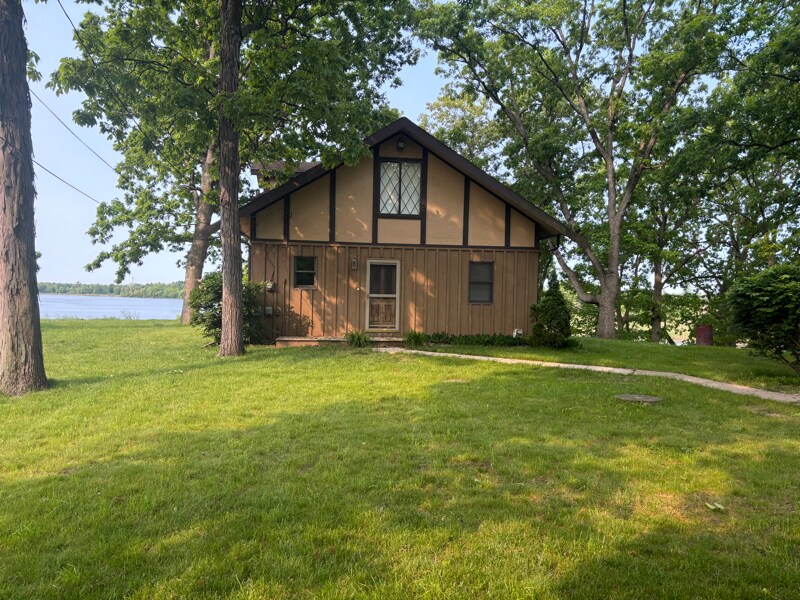 646 Island in Grass Lake, MI - Building Photo