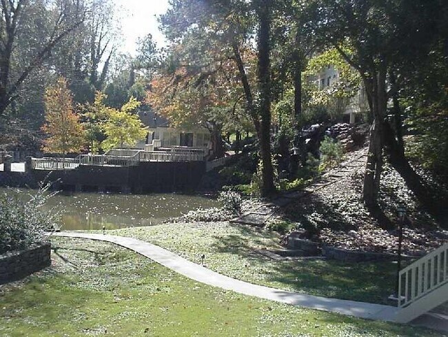 25213 Plantation Dr NE in Atlanta, GA - Building Photo - Building Photo