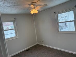 1126 N State St in Bloomington, IL - Foto de edificio - Building Photo